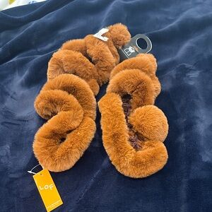 LOF Women's Cozy Tan Furry Slippers